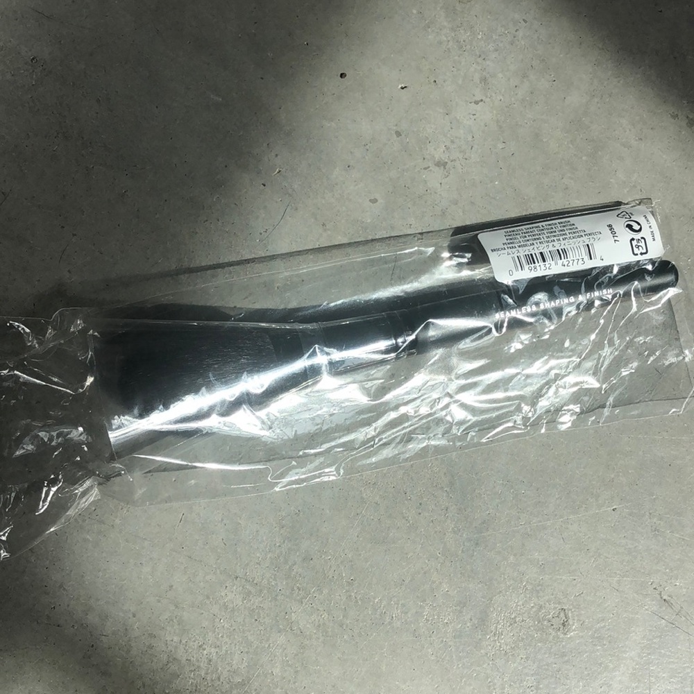 Bare Minerals Seamless Shaping & Finish Brush